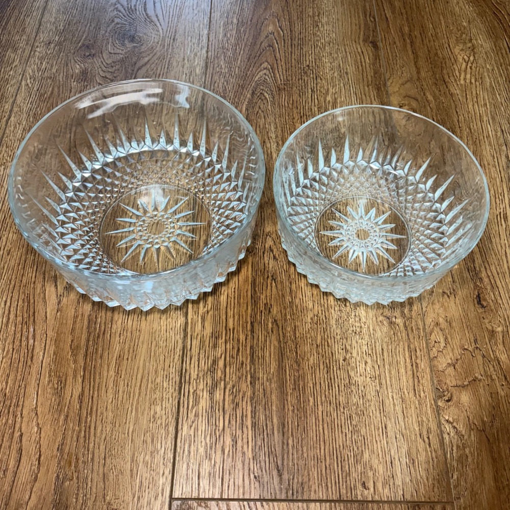 Arcoroc France Clear Cut Glass Bowls Set of 2 Starburst Diamond Point 9" vintage